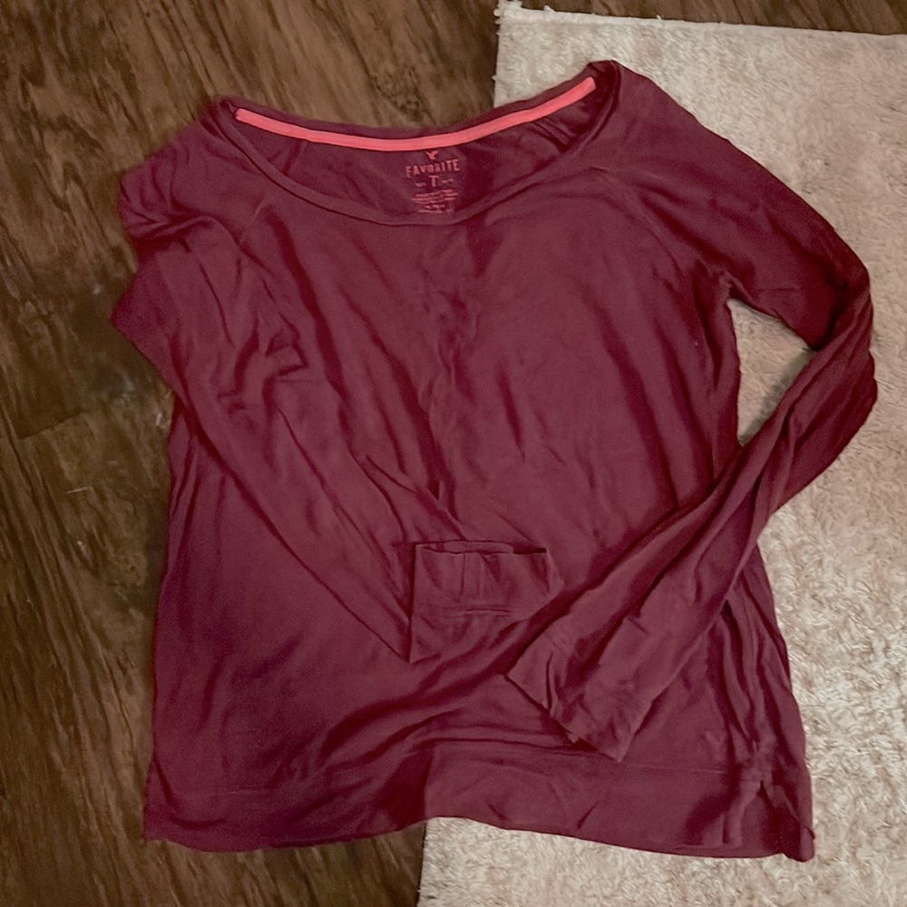 🌻3/$20 American Eagle Burgundy Favorite T